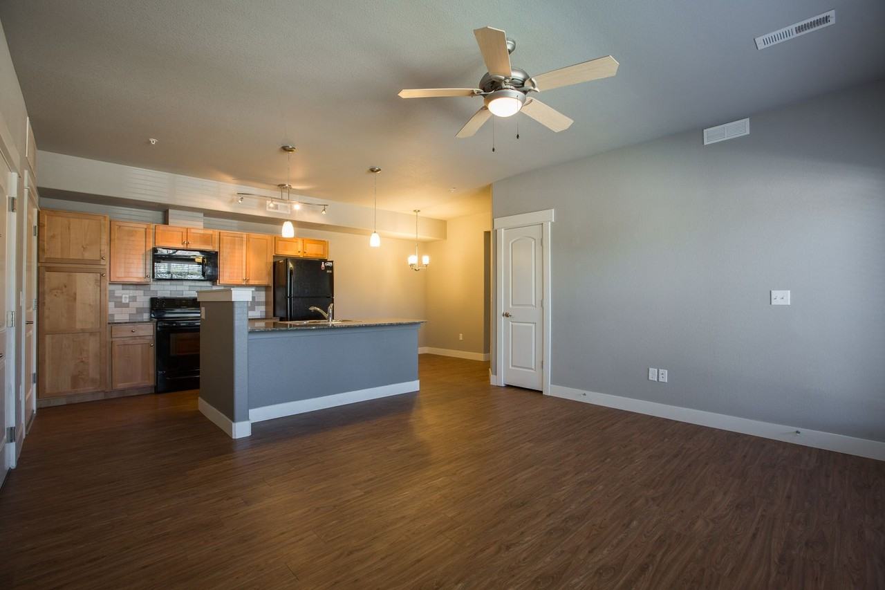 5233 Boardwalk Dr - Photo 5 of 24