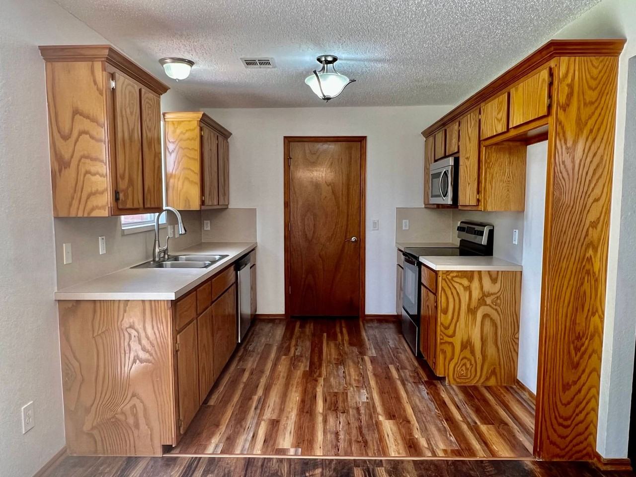 12408 Sw 12th St - Photo 4 of 16
