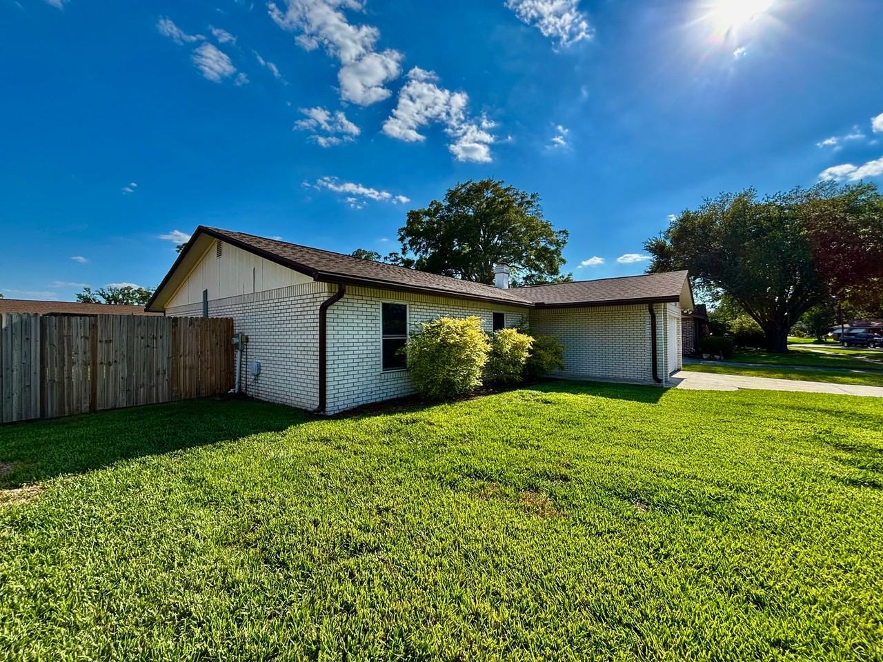 1747 Papaya Dr N - Photo 2 of 16