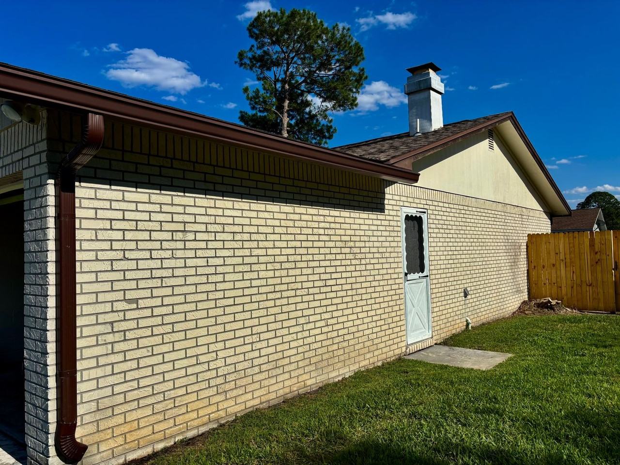 1747 Papaya Dr N - Photo 3 of 16