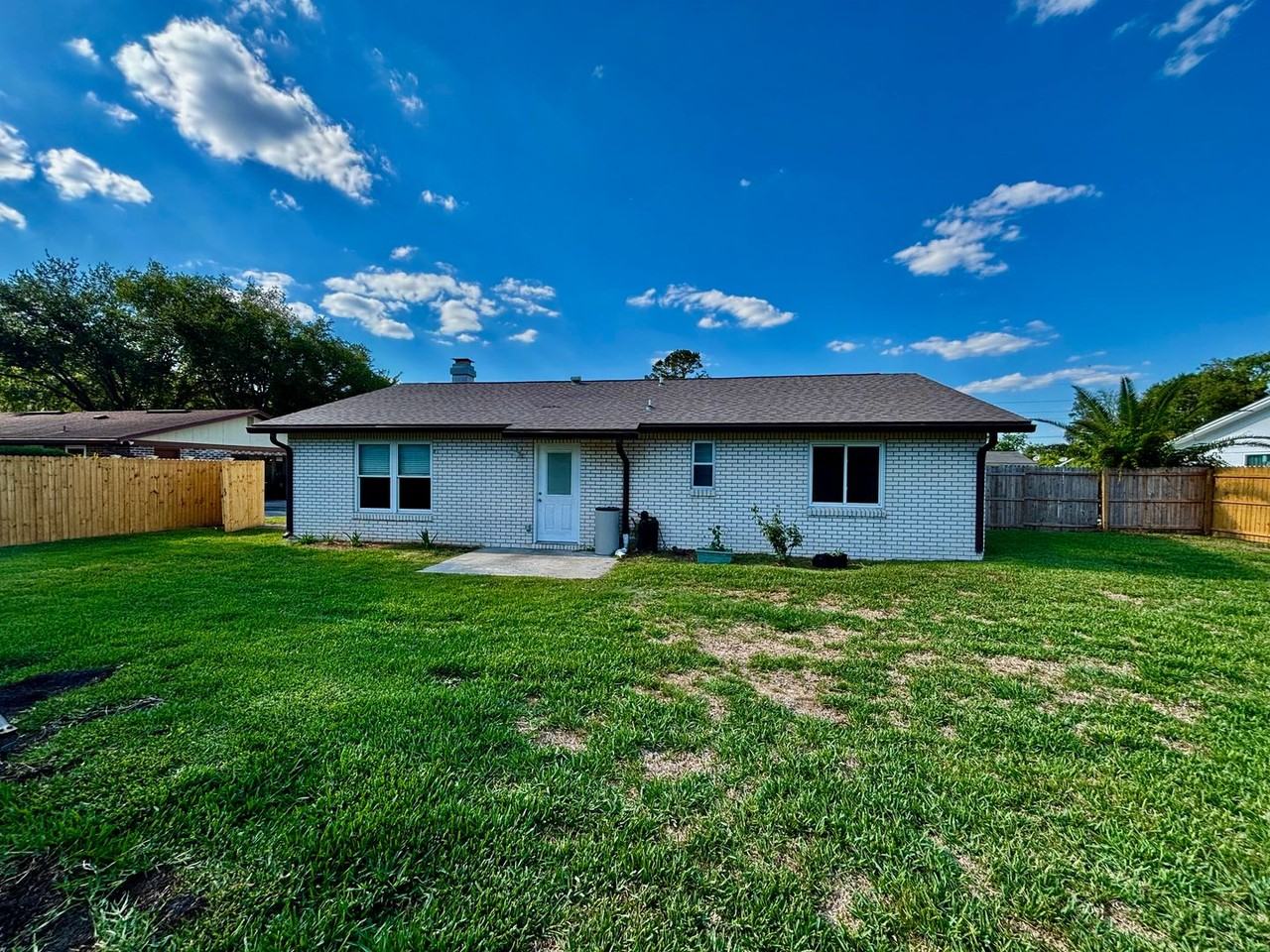 1747 Papaya Dr N - Photo 5 of 16