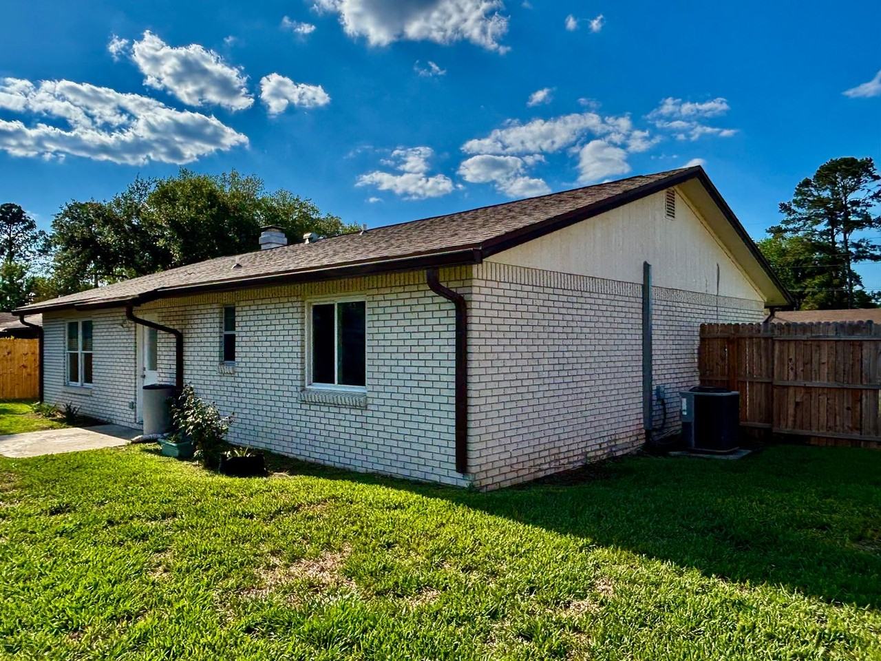 1747 Papaya Dr N - Photo 6 of 16