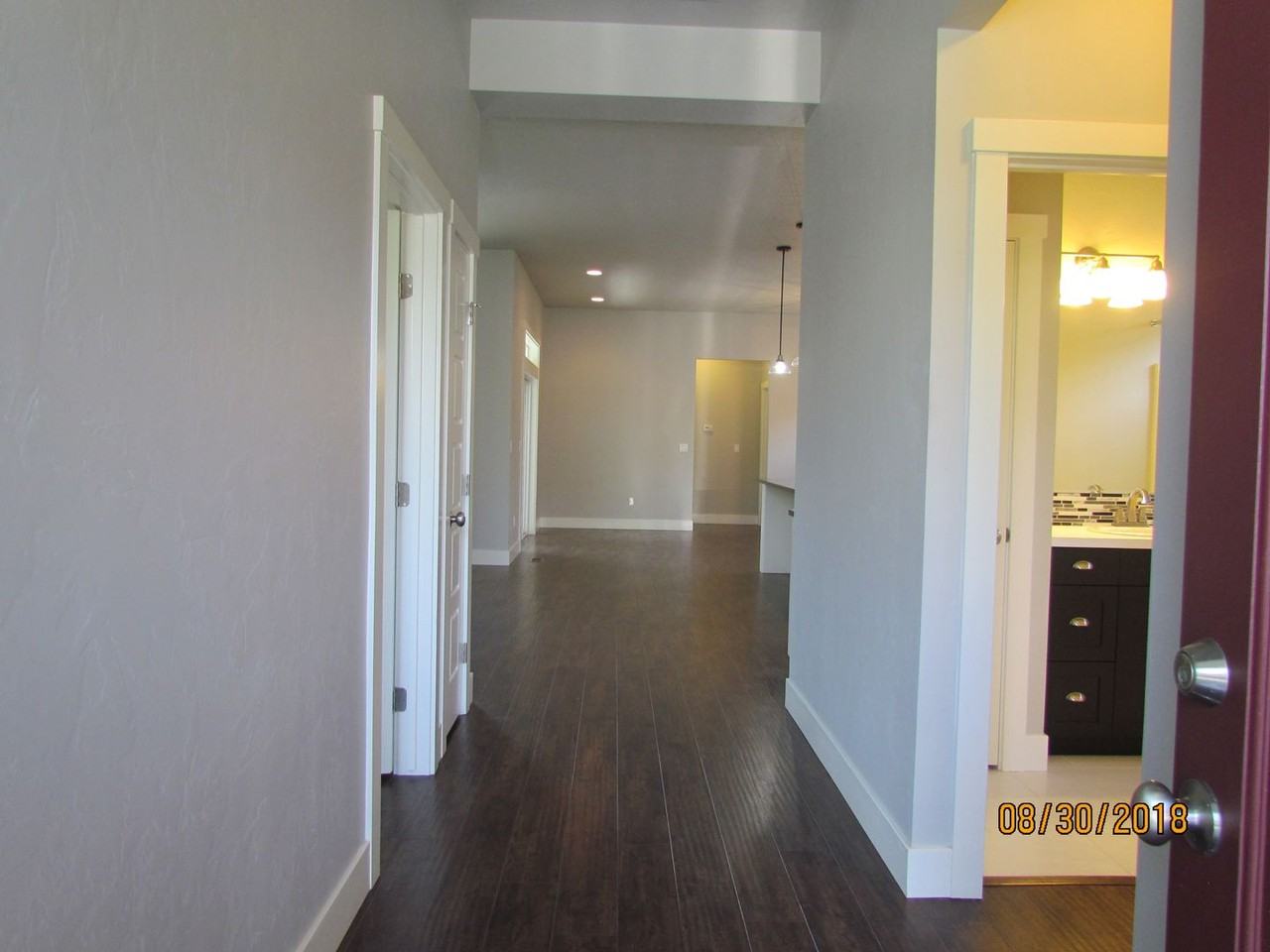 481 W Peck St - Photo 3 of 50