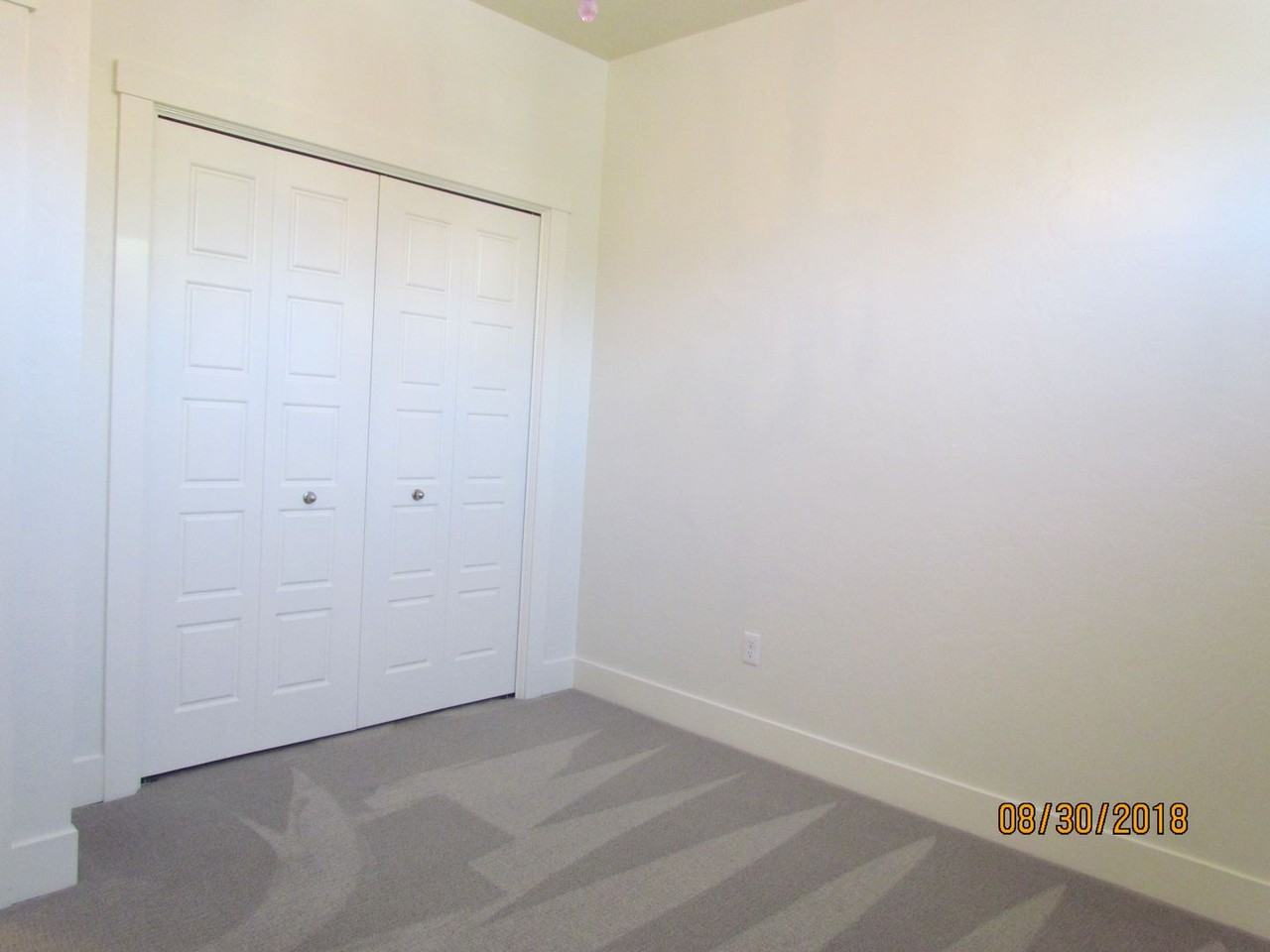 481 W Peck St - Photo 5 of 50