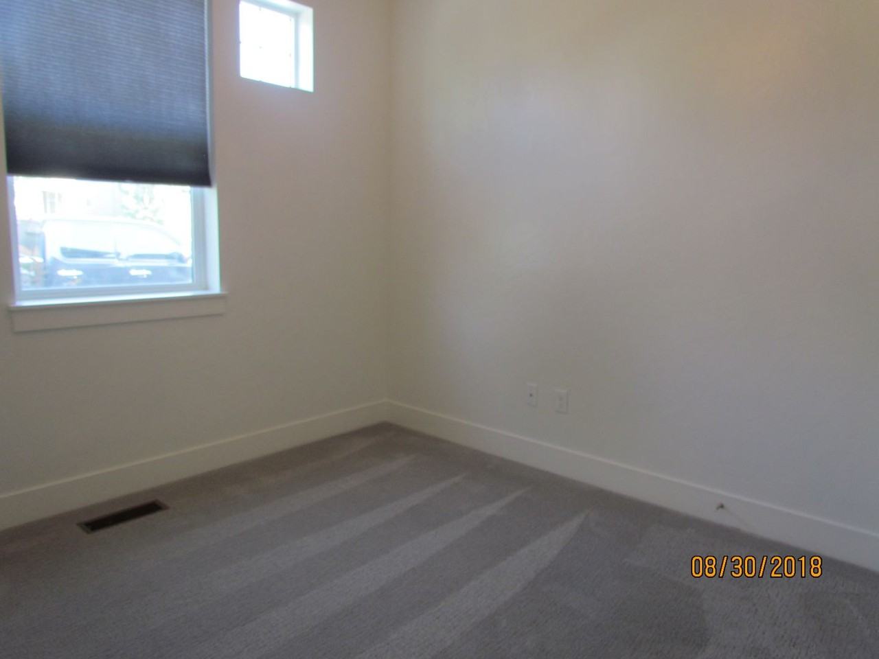 481 W Peck St - Photo 7 of 50