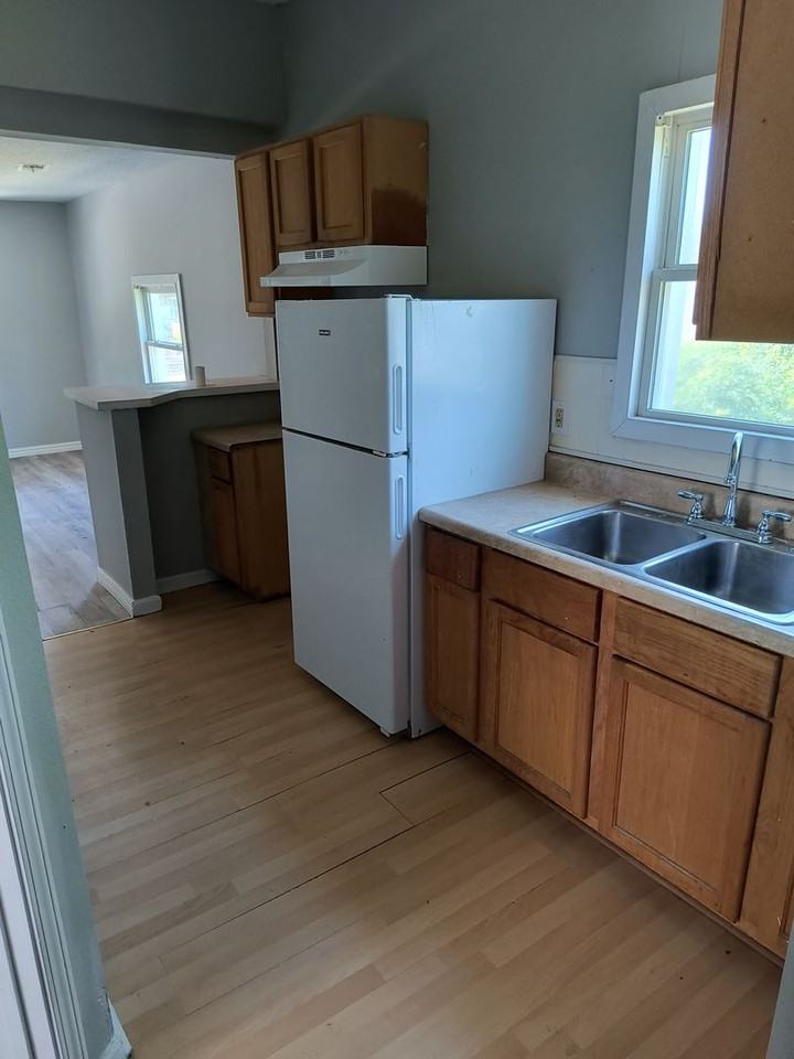 510 N G St - Photo 6 of 12