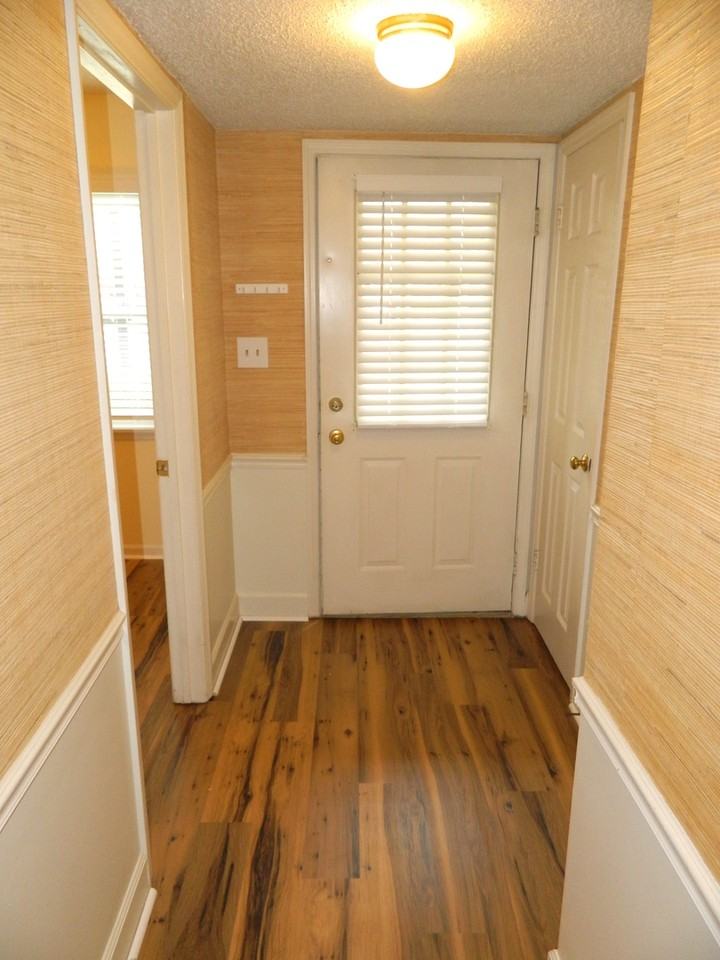 407 Folkstone Cir - Photo 6 of 22