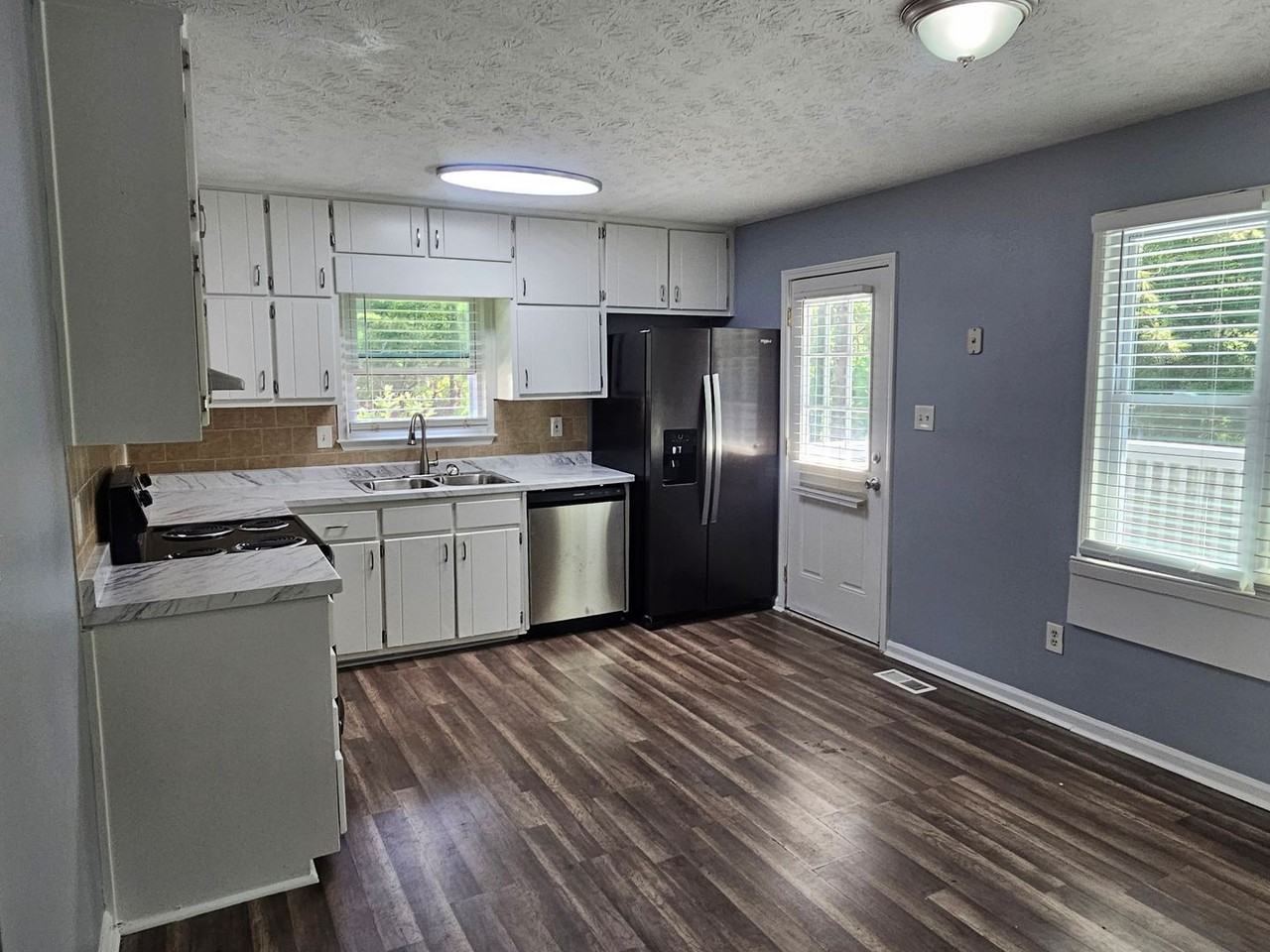 5720 Buck Ct - Photo 4 of 16
