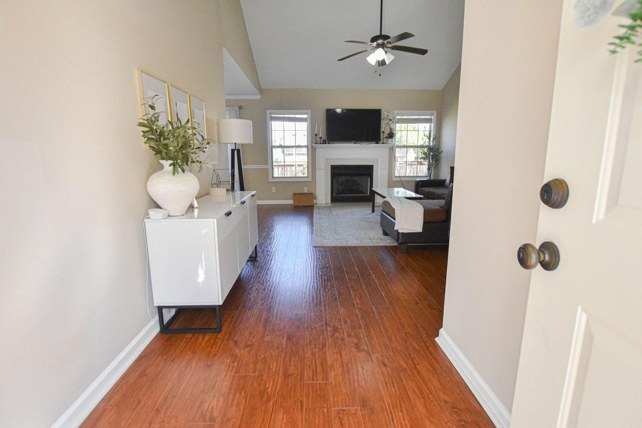 1626 Windriver Rd - Photo 2 of 21