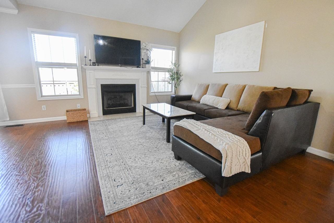 1626 Windriver Rd - Photo 3 of 21