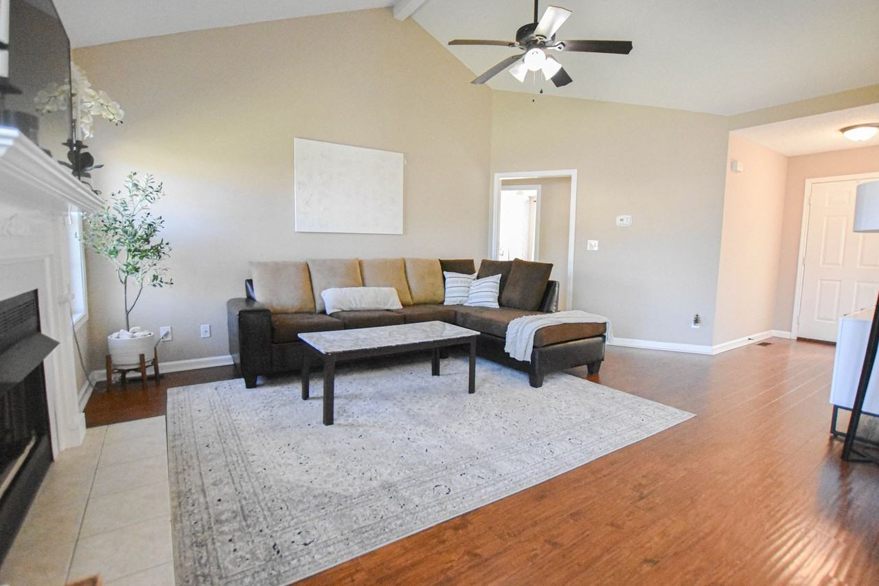 1626 Windriver Rd - Photo 4 of 21