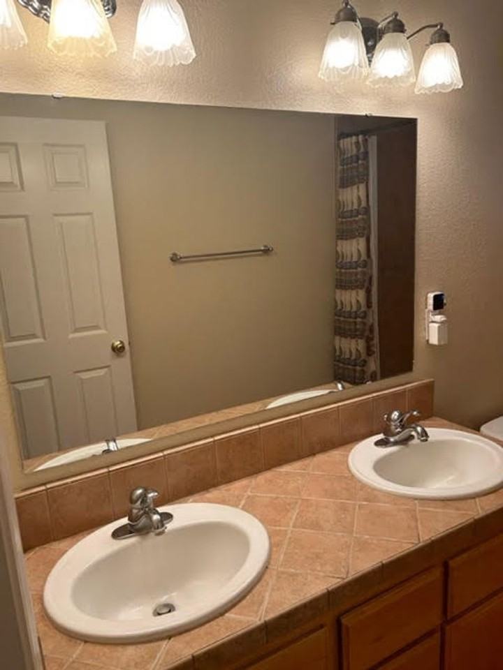 1204 Redcliff Dr - Photo 7 of 34