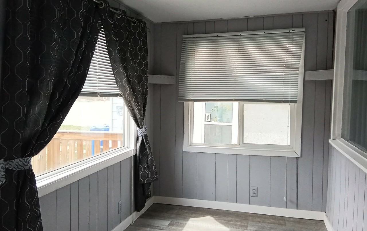 4927 46 Avenue - Photo 2 of 41