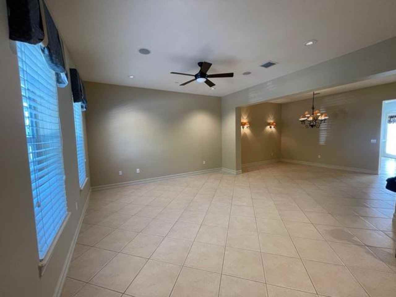 930 Greenlawn St - Photo 2 of 32