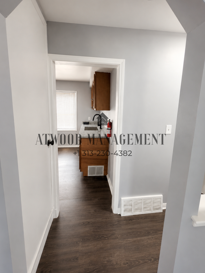 20255 Harned St - Photo 4 of 8
