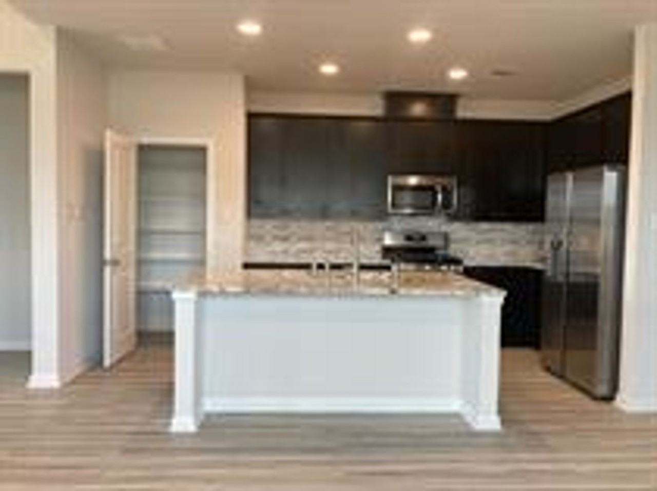 136 Green Knoll Ln - Photo 4 of 17