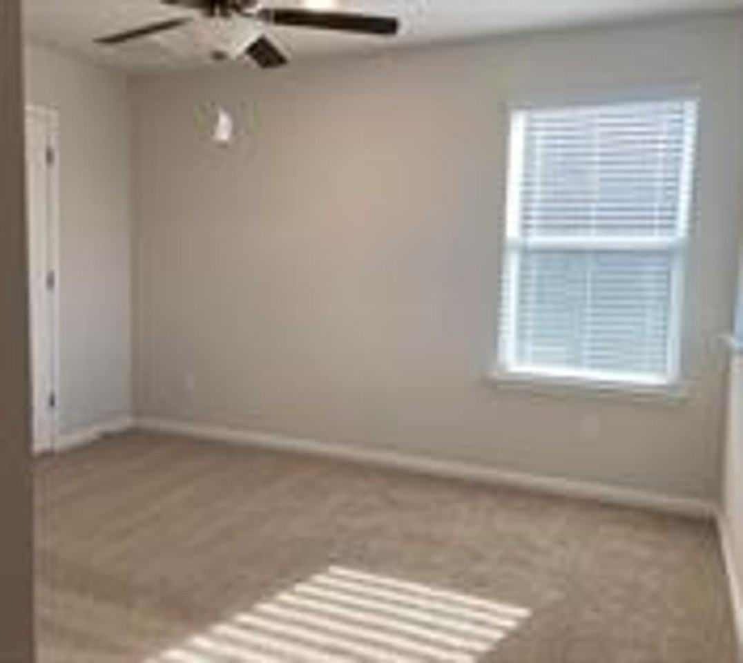 136 Green Knoll Ln - Photo 3 of 13