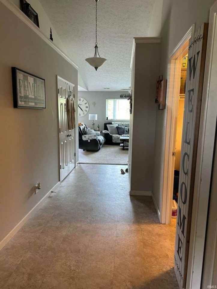 3168 Fleming Dr - Photo 3 of 15