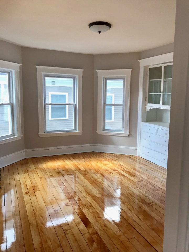 131 Brooks St - Photo 7 of 29