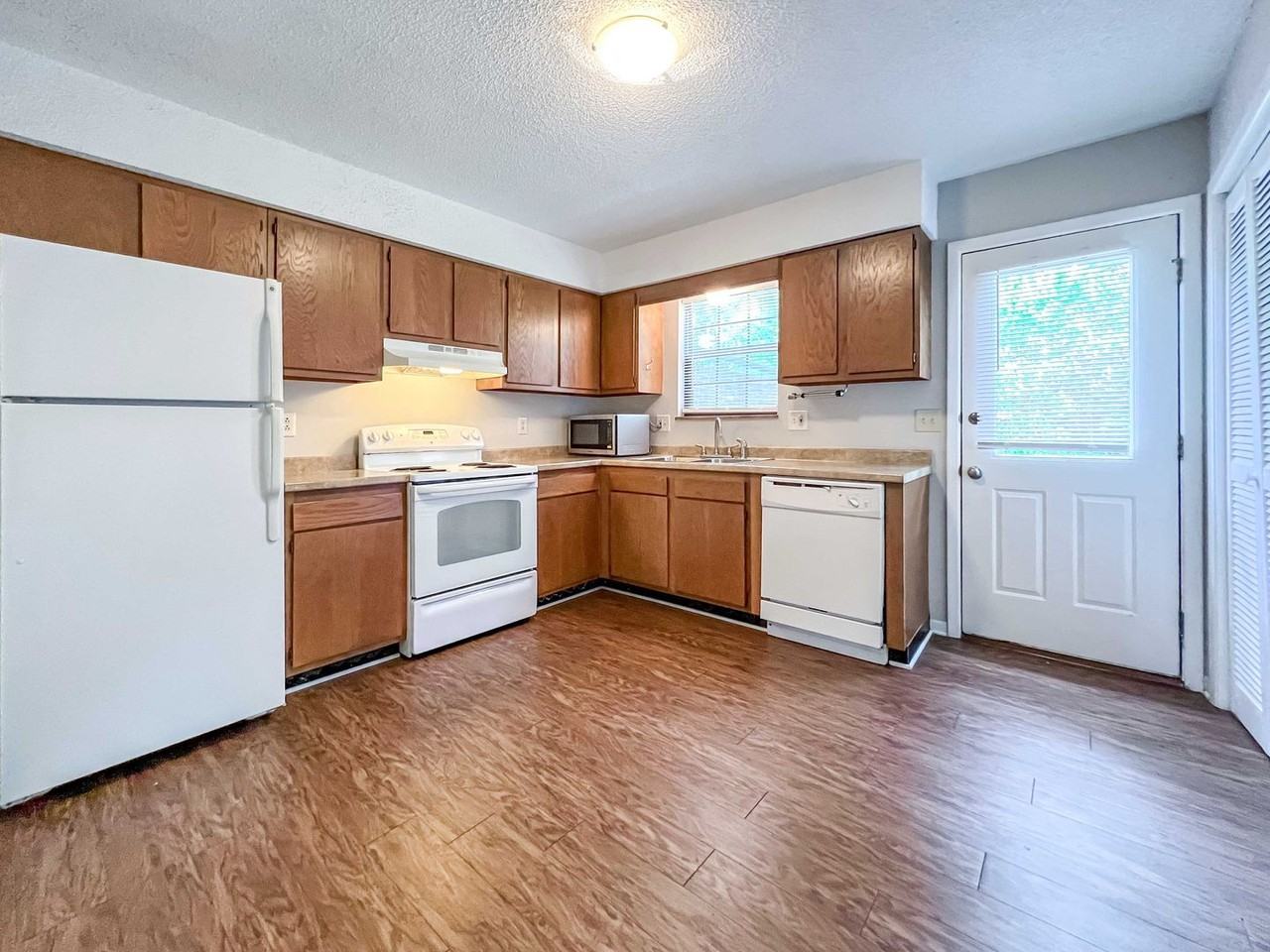 7304 Old Clinton Pike Apt E - Photo 2 of 15