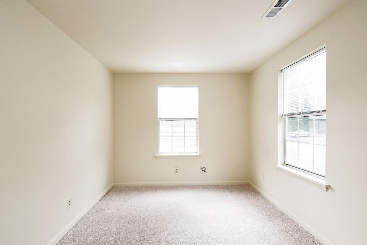1411 Short 18th St #B - Photo 6 of 10