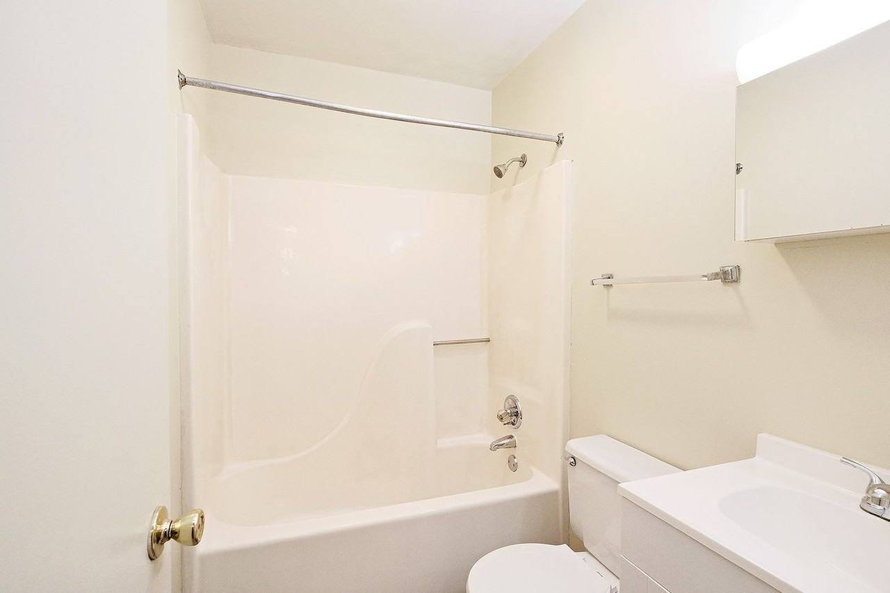 1411 Short 18th St #B - Photo 7 of 10