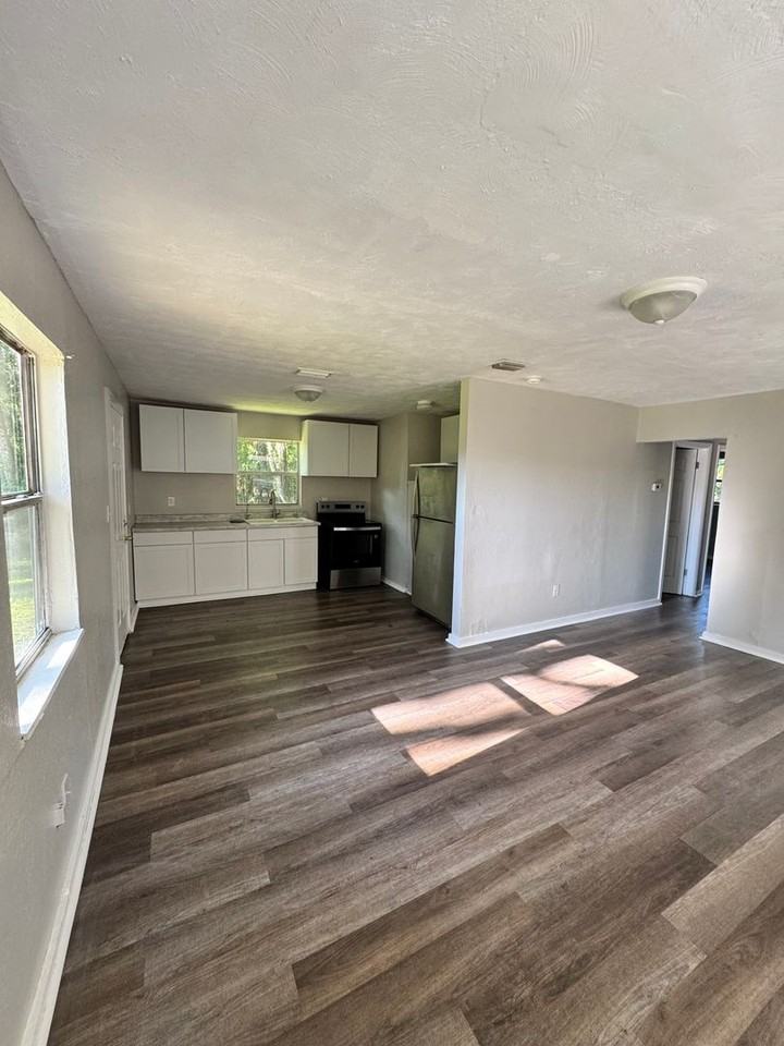 203 D St - Photo 4 of 8