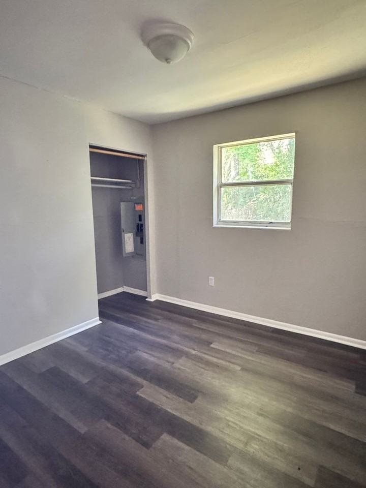 203 D St - Photo 6 of 8