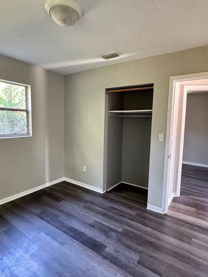 203 D St - Photo 7 of 8