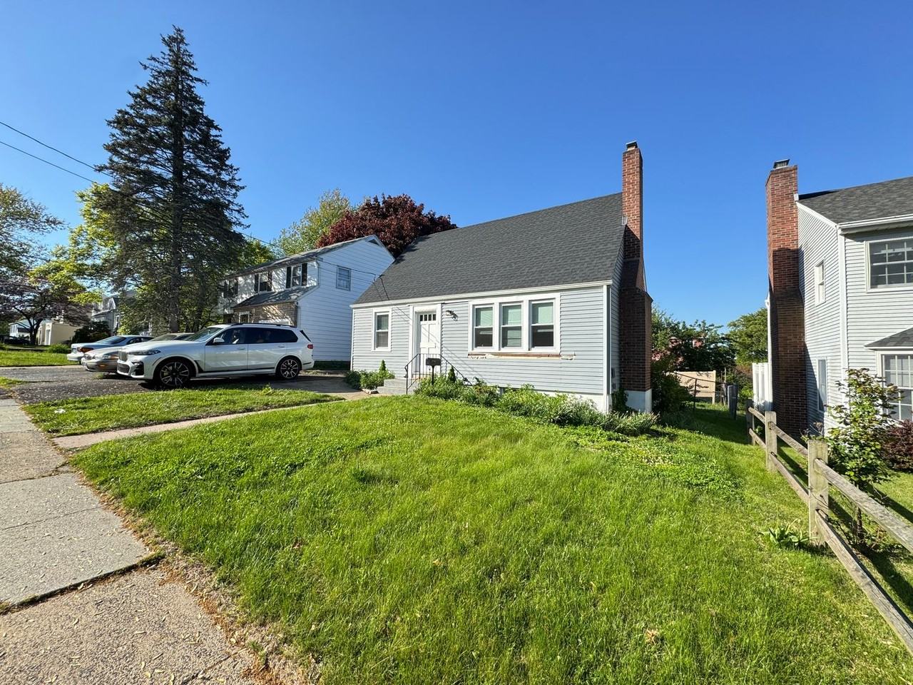 141 Laurel St - Photo 2 of 21