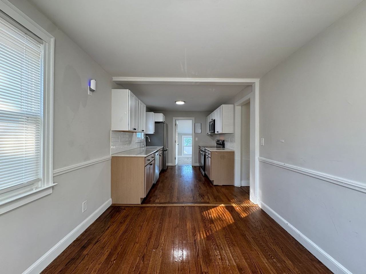 141 Laurel St - Photo 7 of 21