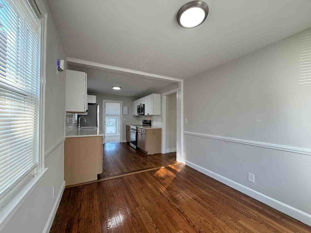 141 Laurel St - Photo 7 of 18