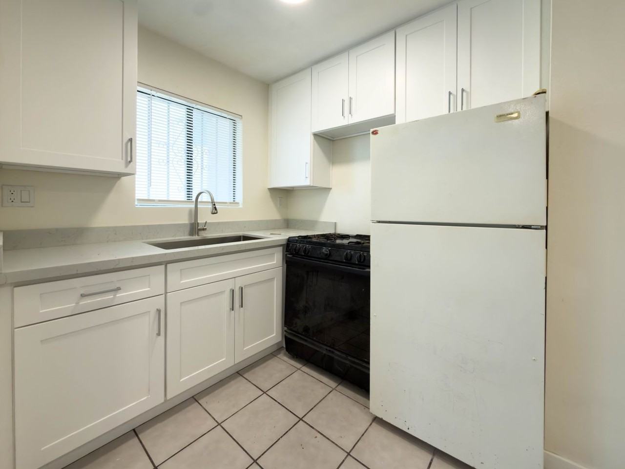 322 N Benton Way - Photo 4 of 9