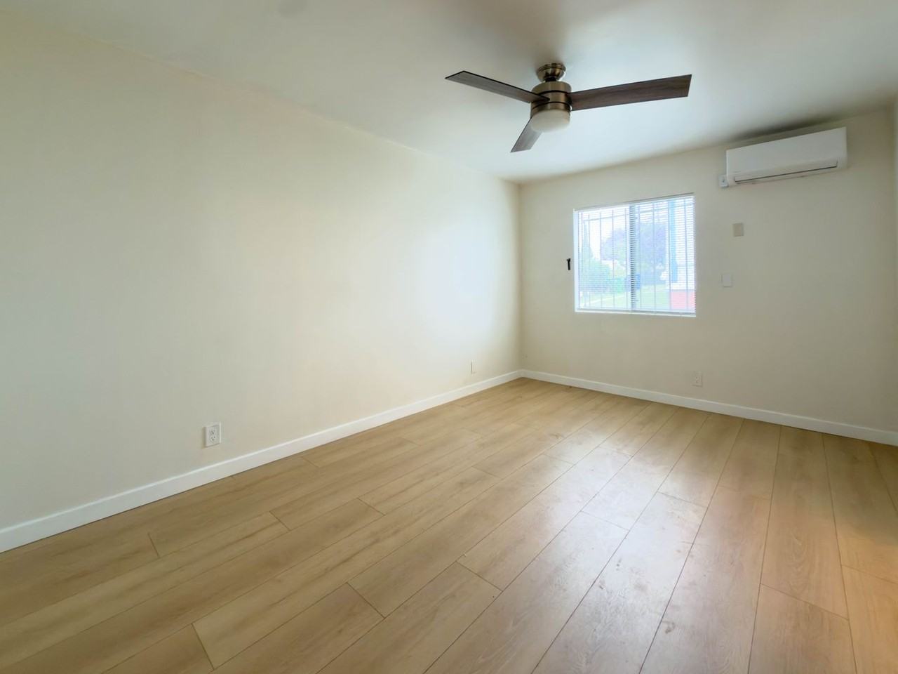 322 N Benton Way - Photo 7 of 9
