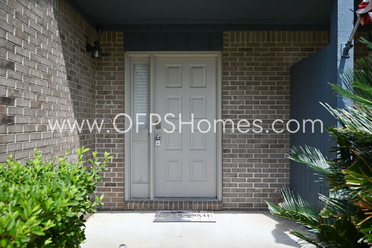 1755 Union Ave - Photo 3 of 32