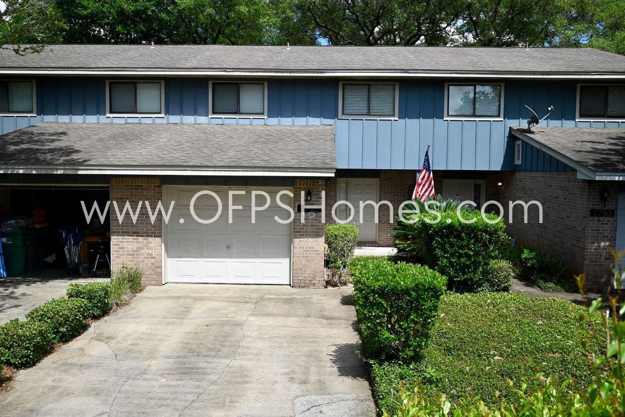 1755 Union Ave - Photo 4 of 32