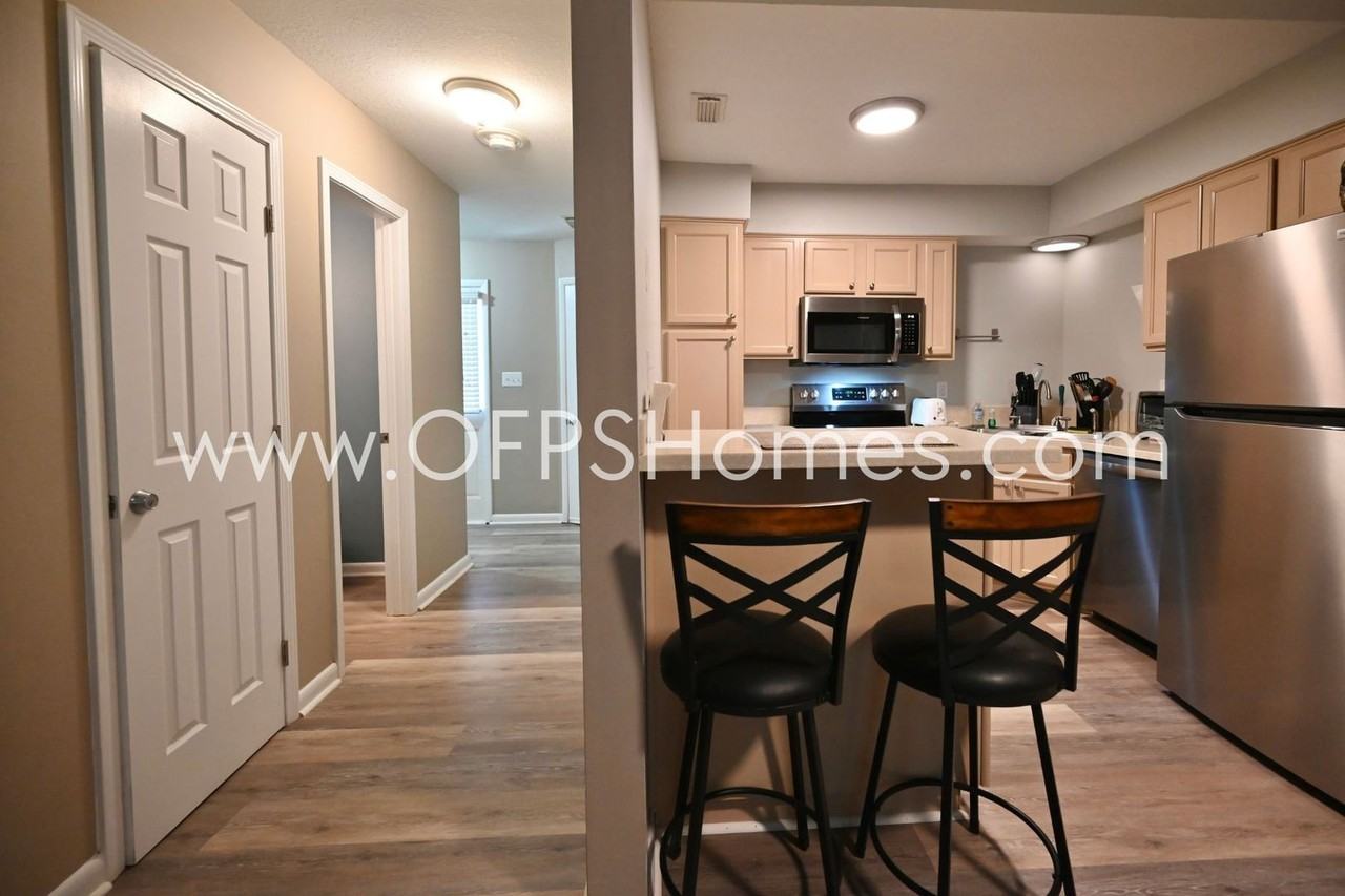 1755 Union Ave - Photo 6 of 32