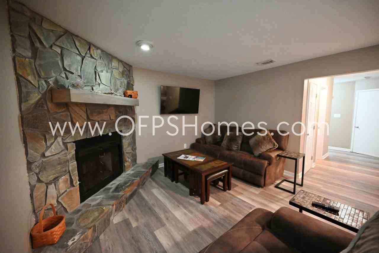 1755 Union Ave - Photo 7 of 32