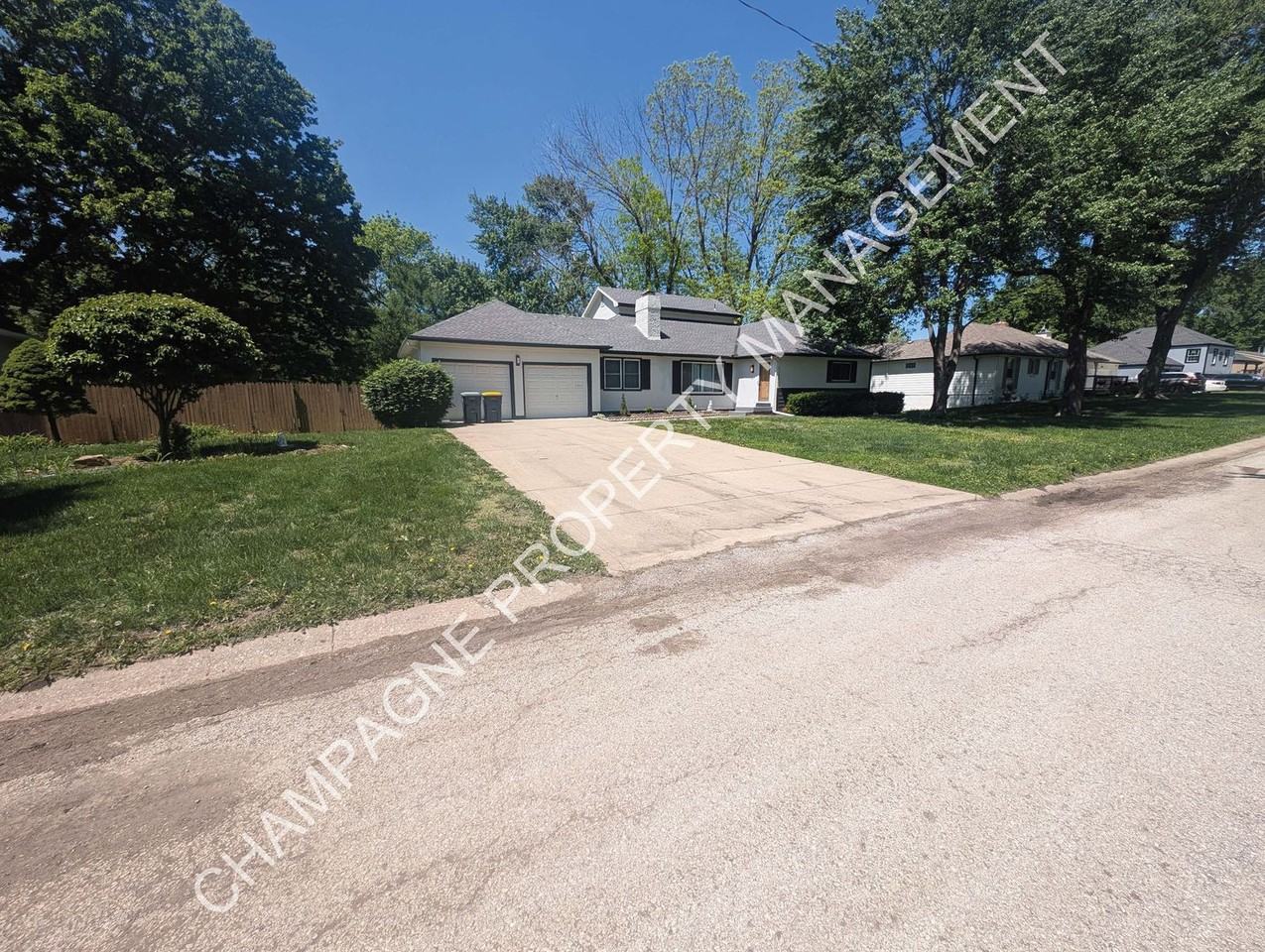 11204 Kensington Ave - Photo 2 of 17