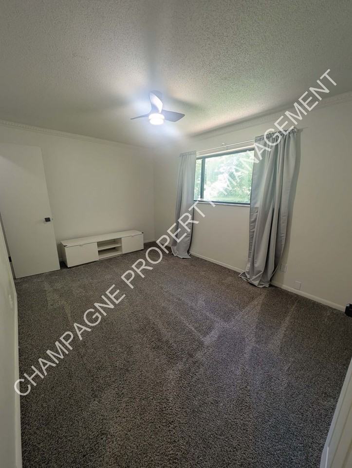 11204 Kensington Ave - Photo 4 of 17
