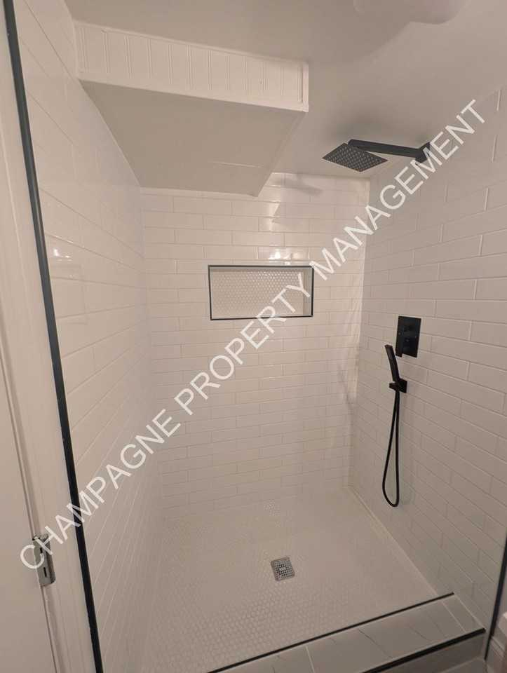 11204 Kensington Ave - Photo 6 of 17