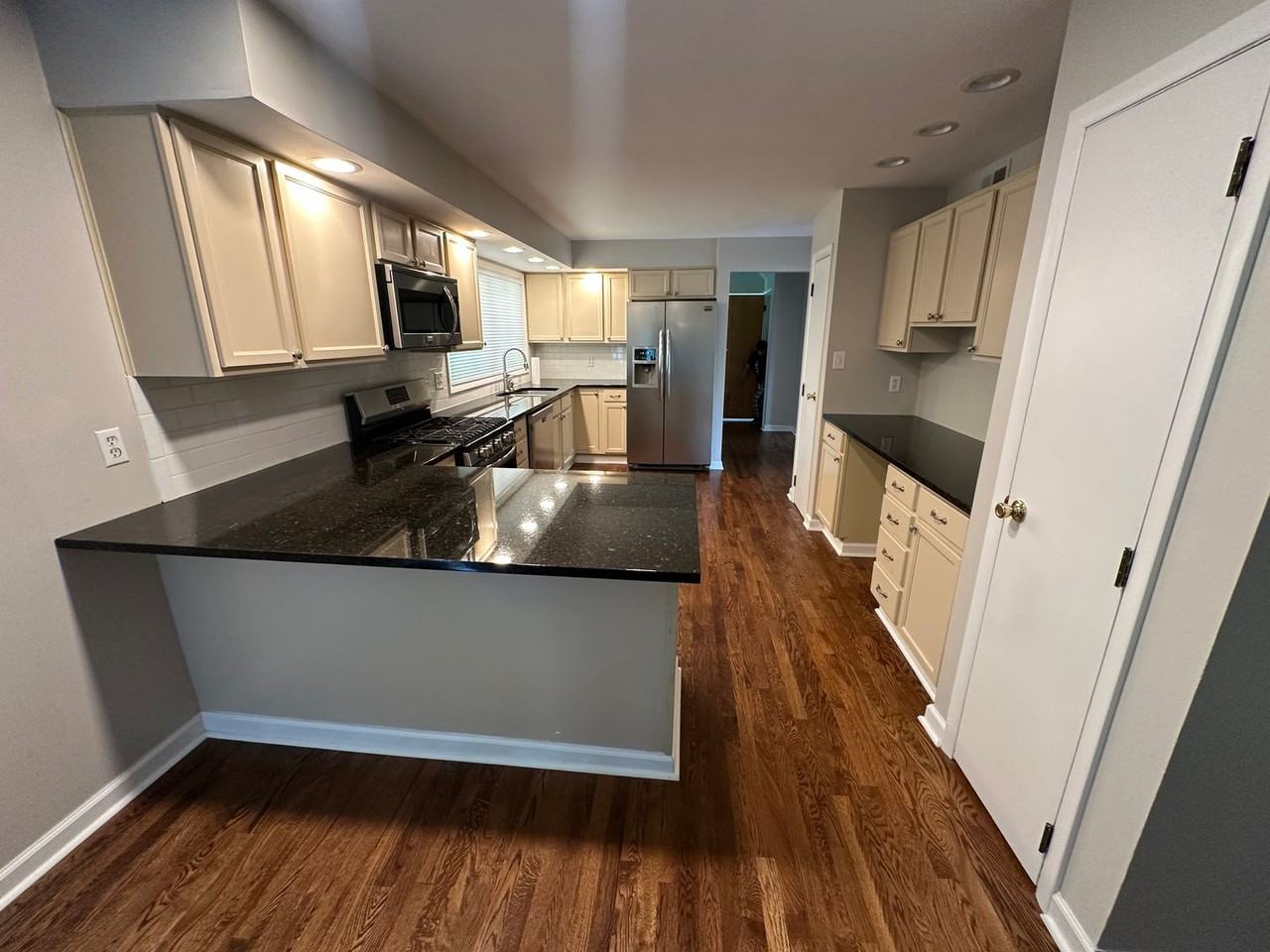 848 Stinson Ct - Photo 5 of 32