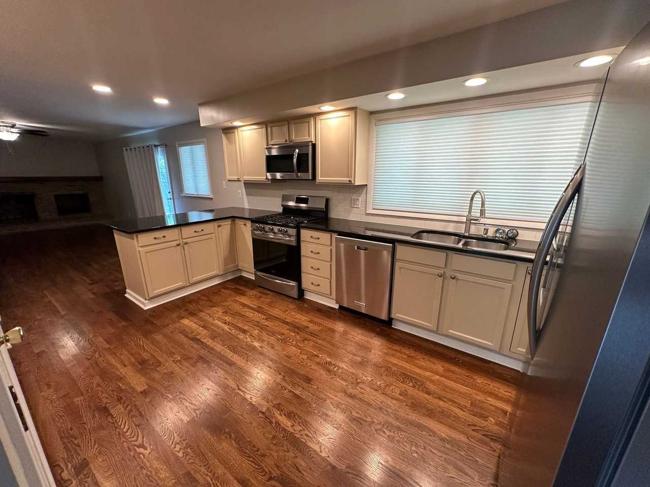 848 Stinson Ct - Photo 6 of 32