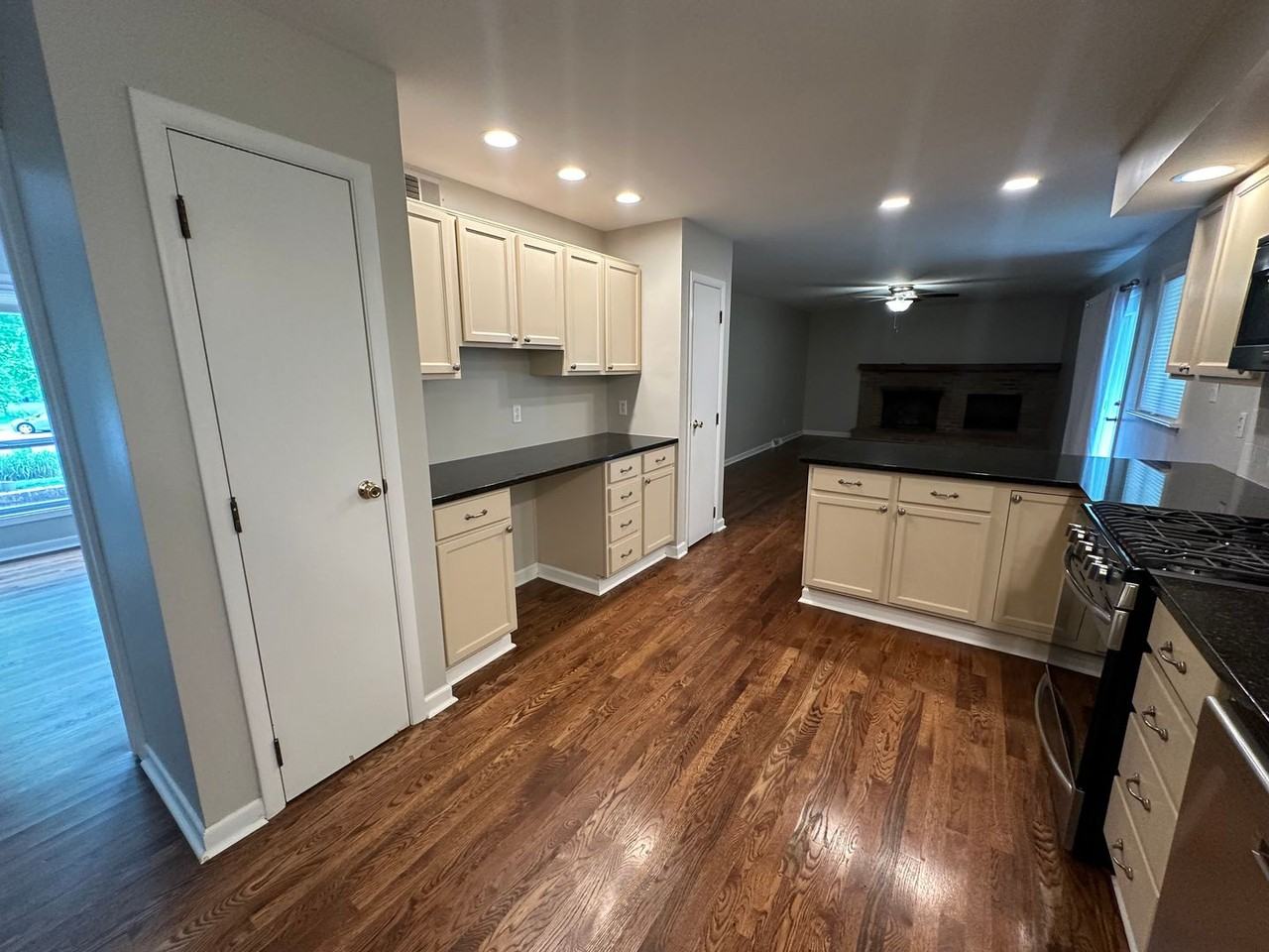 848 Stinson Ct - Photo 7 of 32