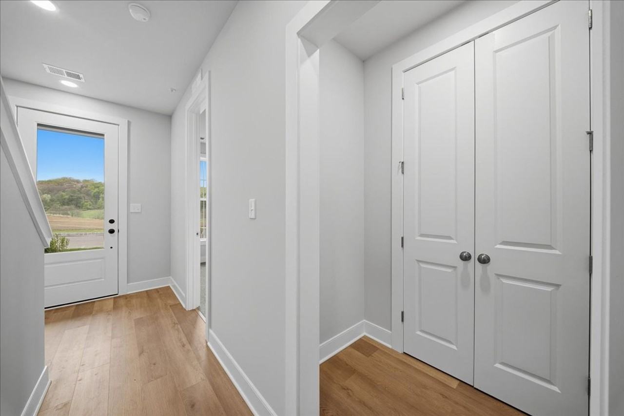 505 Freeman St - Photo 4 of 27