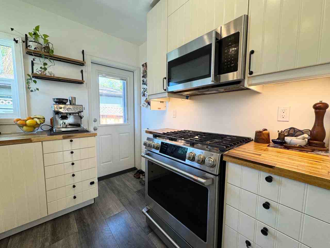 5929 Estelle St - Photo 3 of 42