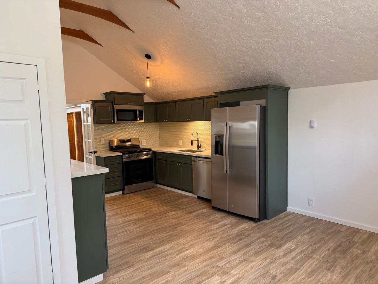 1745 W 14th Ave #B - Photo 5 of 38
