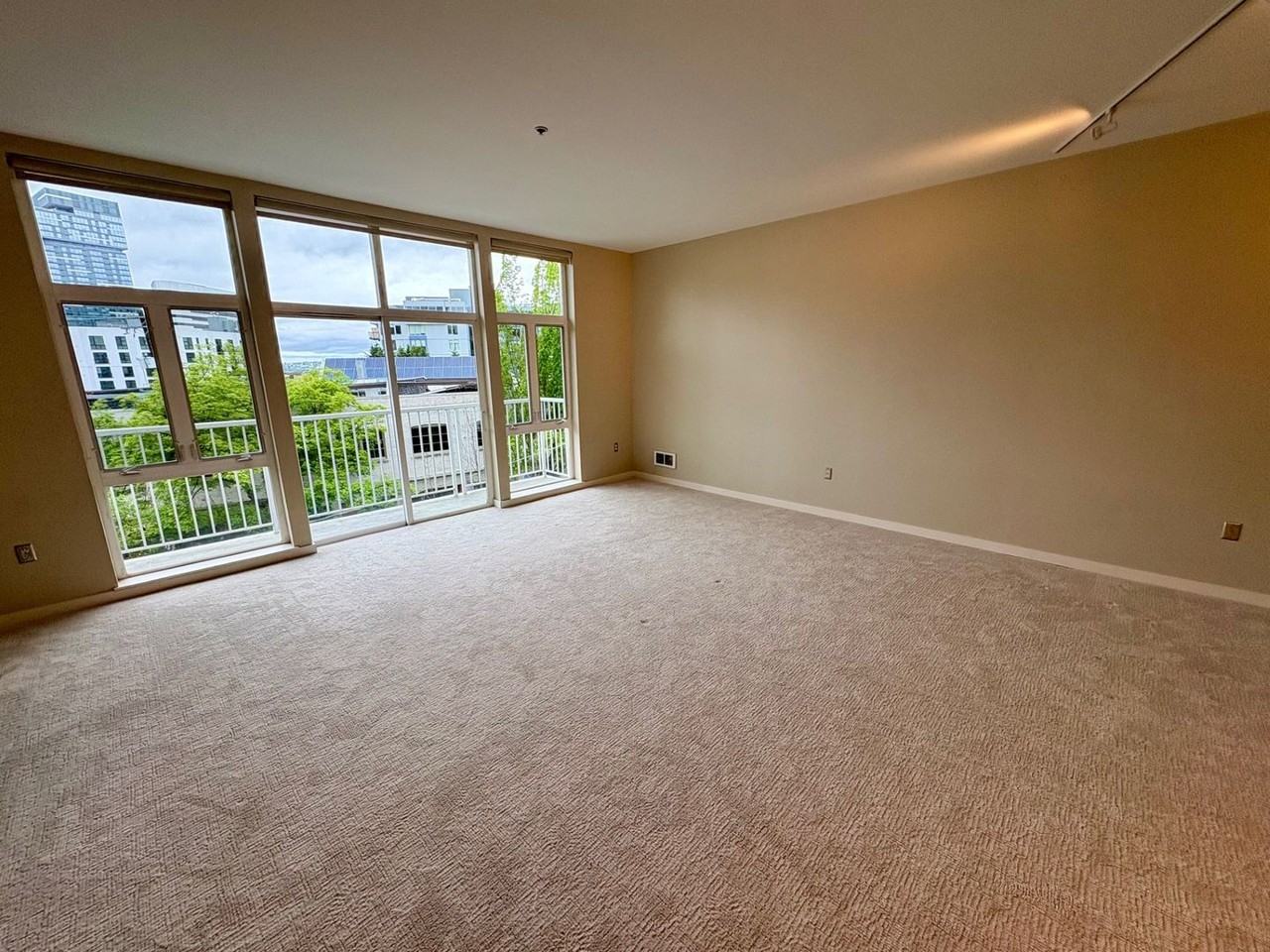 303 E Pike St #402 - Photo 3 of 15