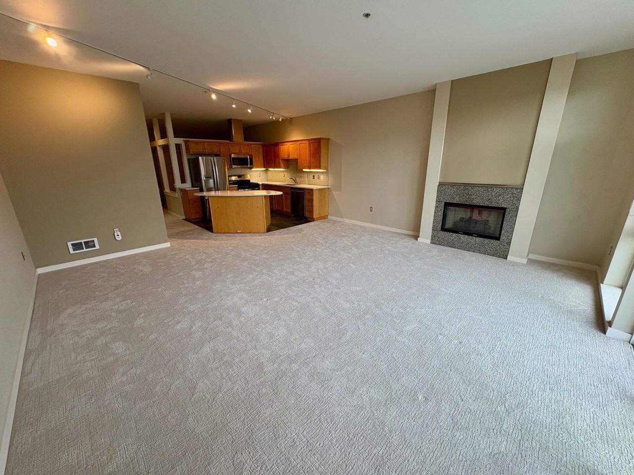 303 E Pike St #402 - Photo 5 of 15