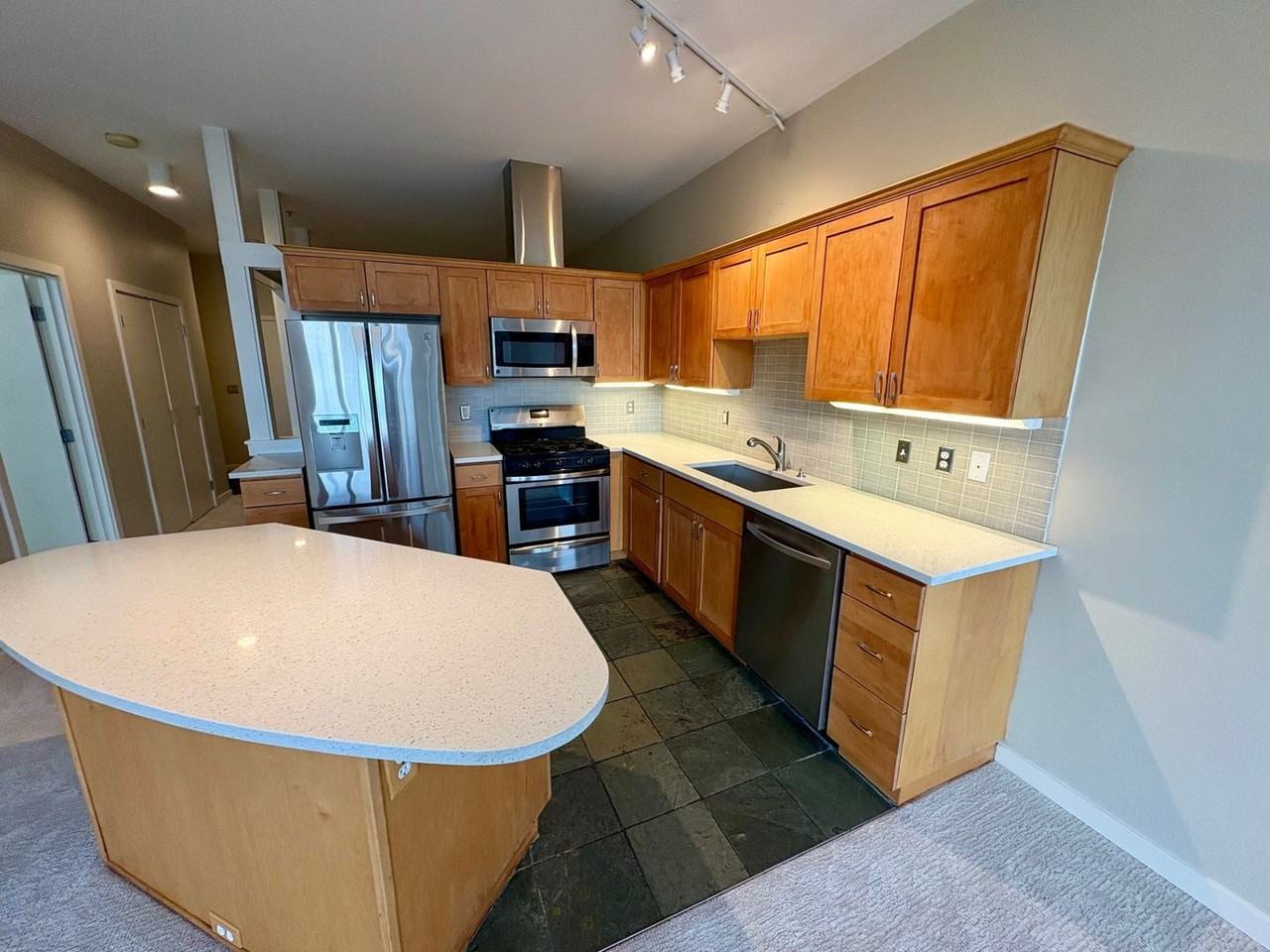303 E Pike St #402 - Photo 6 of 15